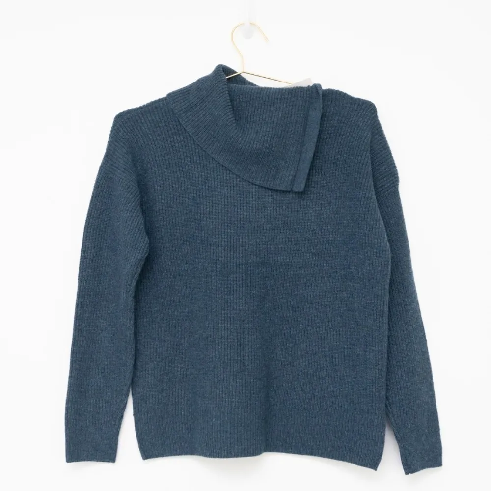 Madewell. Button Shoulder Turtleneck Sweater. - Image 10