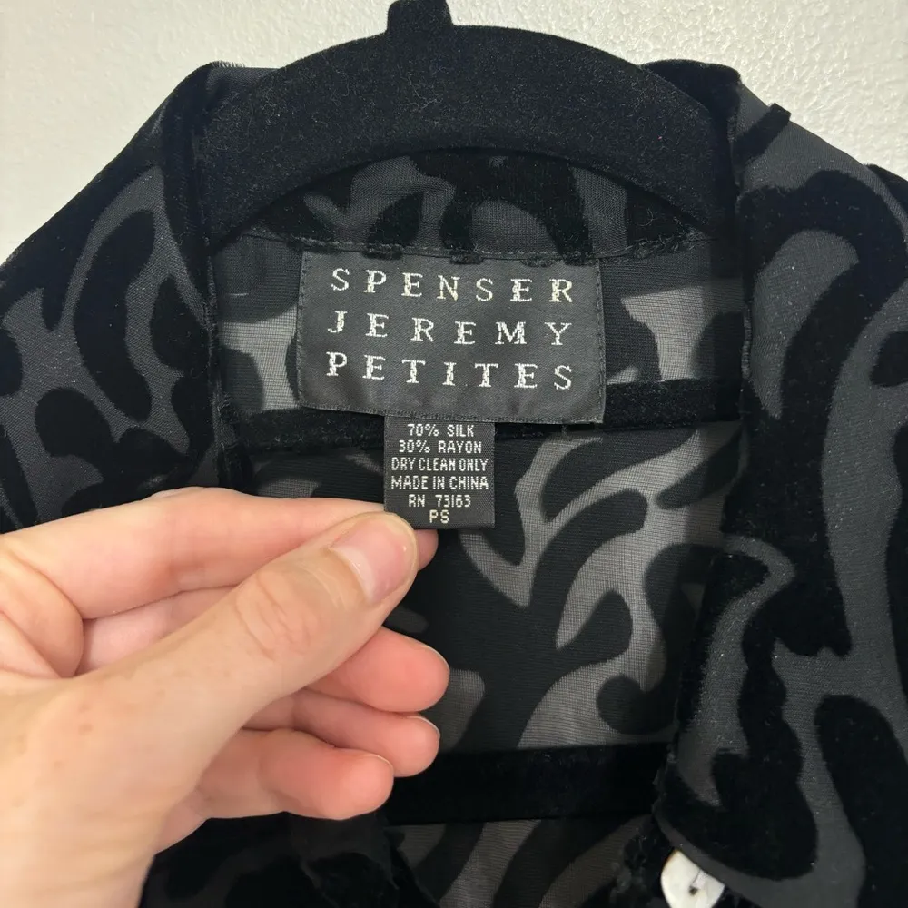 Spenser Jeremy Petites Semi Sheet Velvet Paisley Button Down Blouse - Image 3