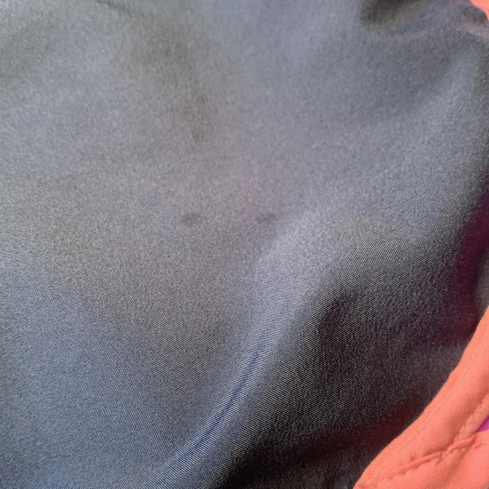 Old Navy Active Running Shorts in Gray, Pink and Orange Size XS - Image 4