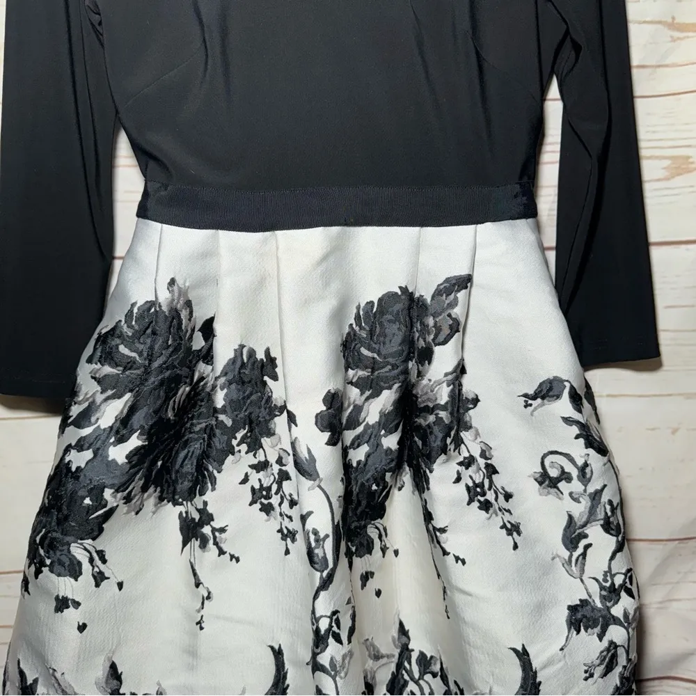 Adrianna Papell • Mini Dress • Pockets • 4 • Black White • Floral • 3/4 Sleeve - Image 8