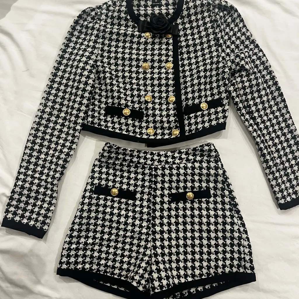 Black and White Houndstooth Set with Gold Buttons Size 2 - Image 3