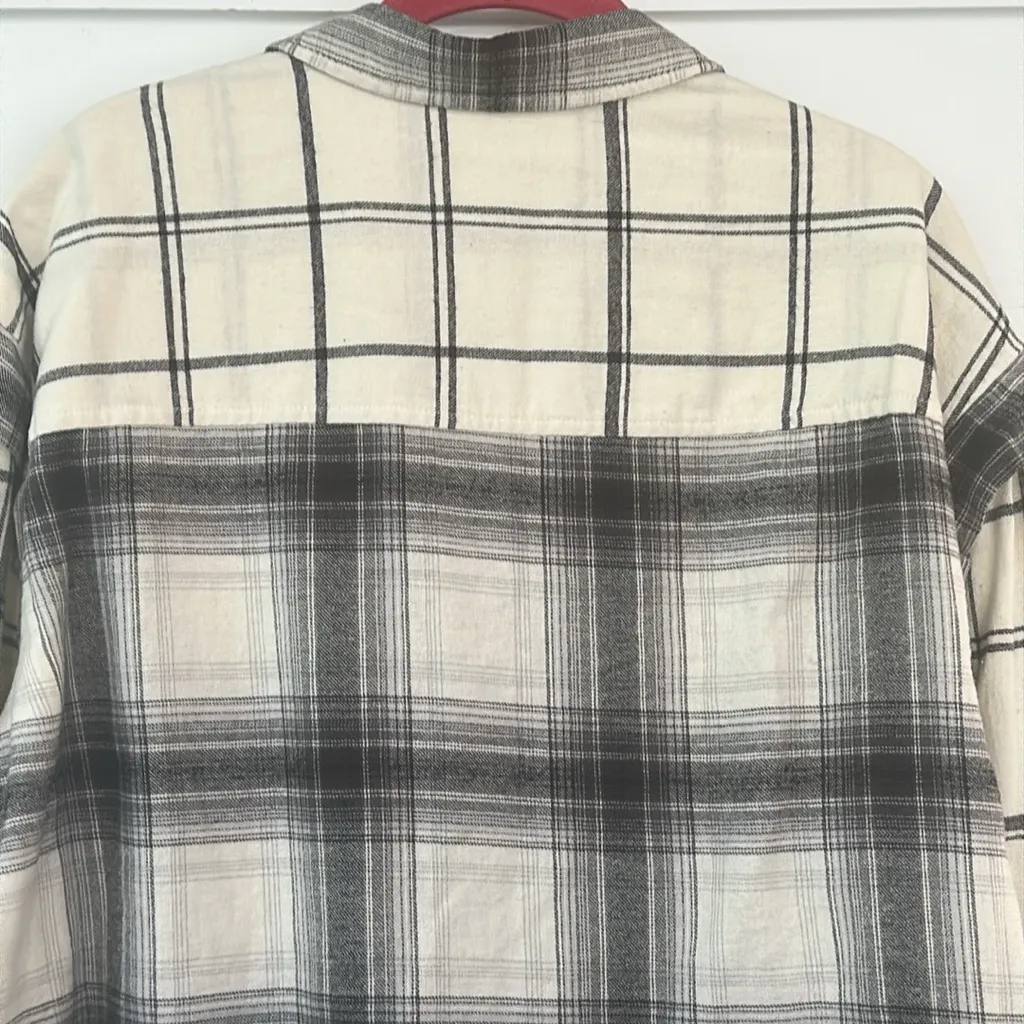 Universal Thread Crop Flannel Button Front Shirt NEW Size L - Image 9