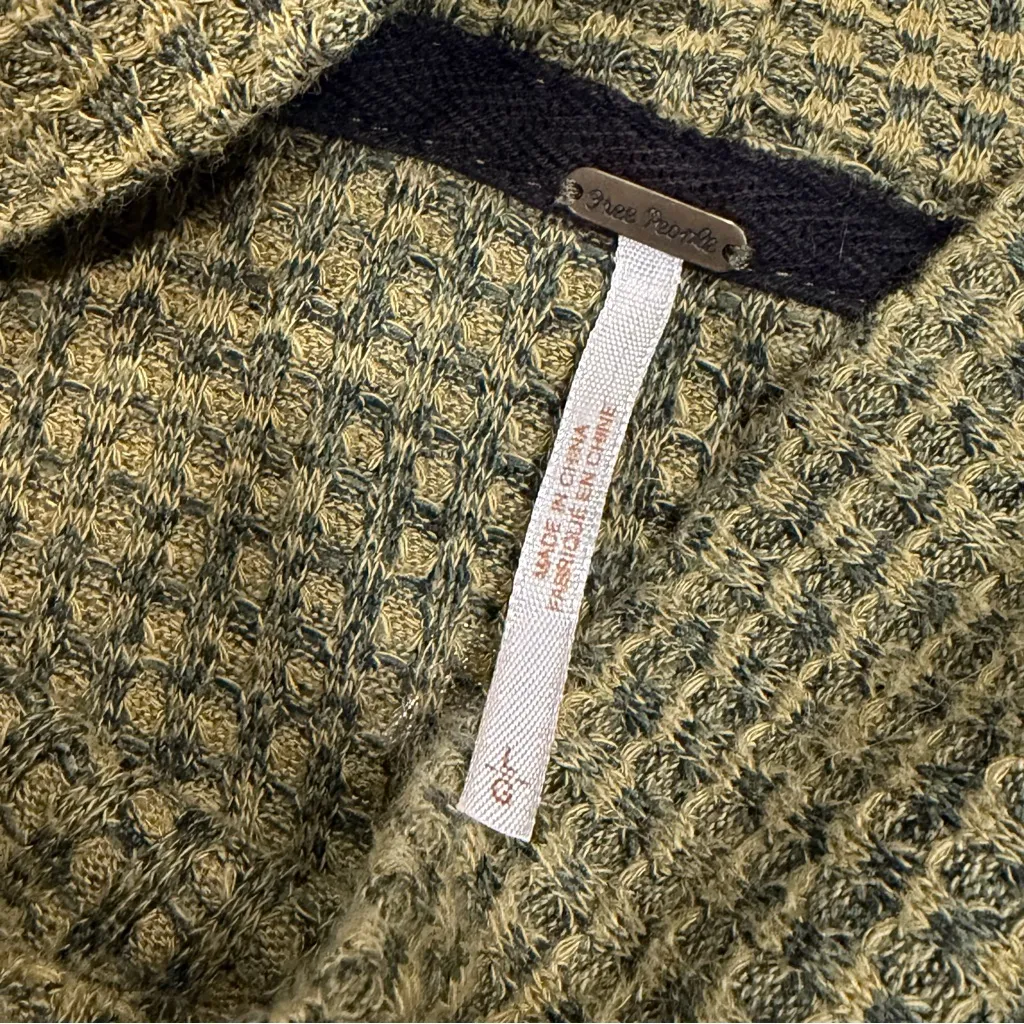 Free People Army Green Waffle Knit Cropped Mockneck BK Top Shirt size Large - Image 9