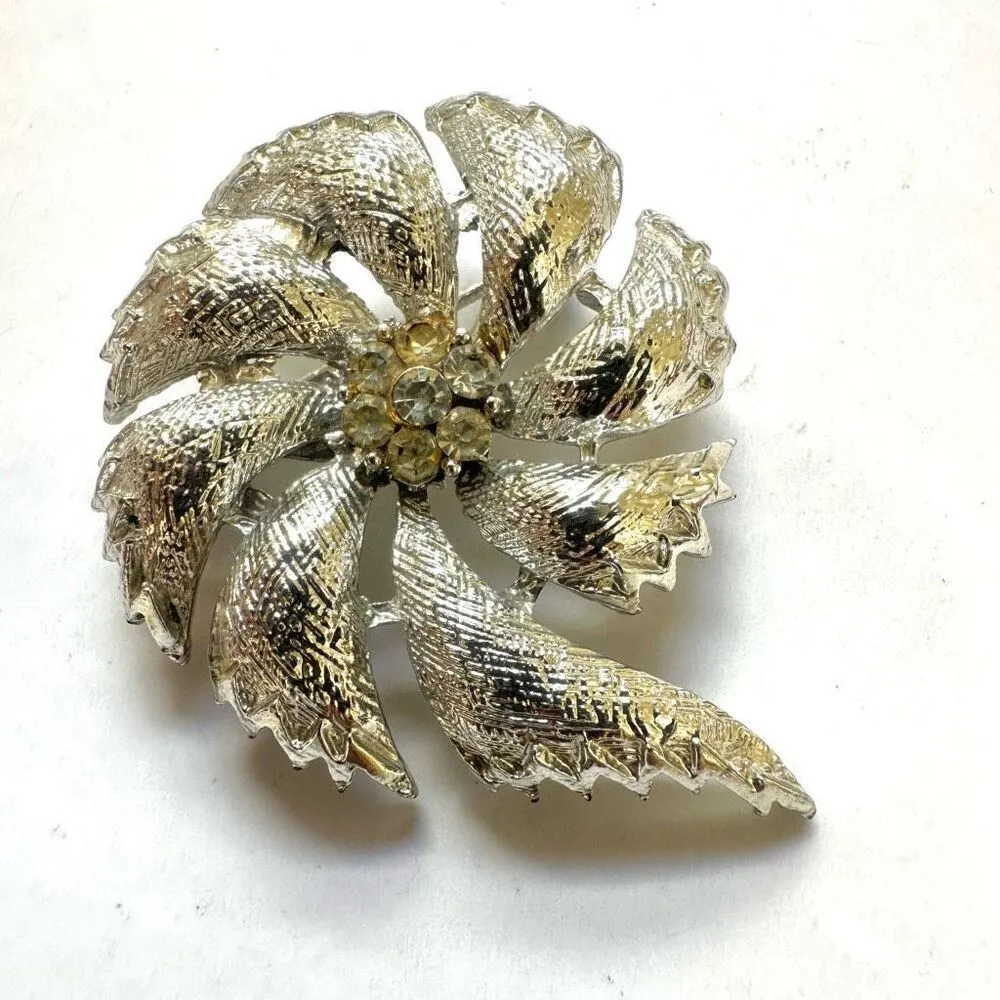 Vintage silver tone floral brooch with rhinestone center - Image 2