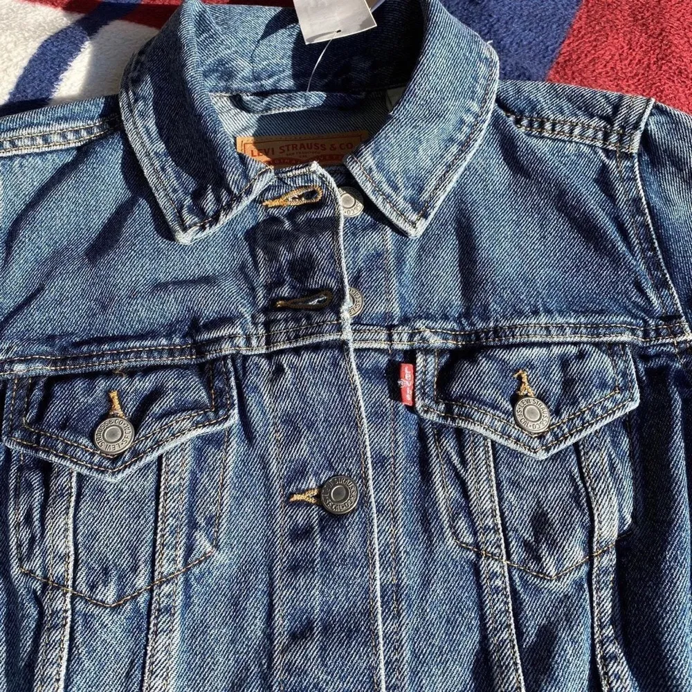 Levi’s 80s trucker light washed Denim jean jacket - Image 2