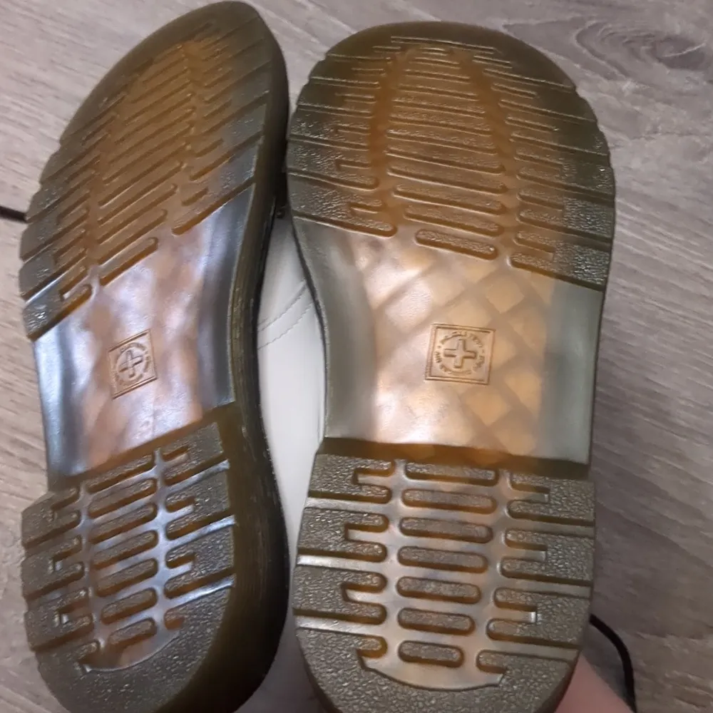 Dr. Martens 1461 NWOT White Smooth 3 Eyelet Shoe size 7 - Image 5