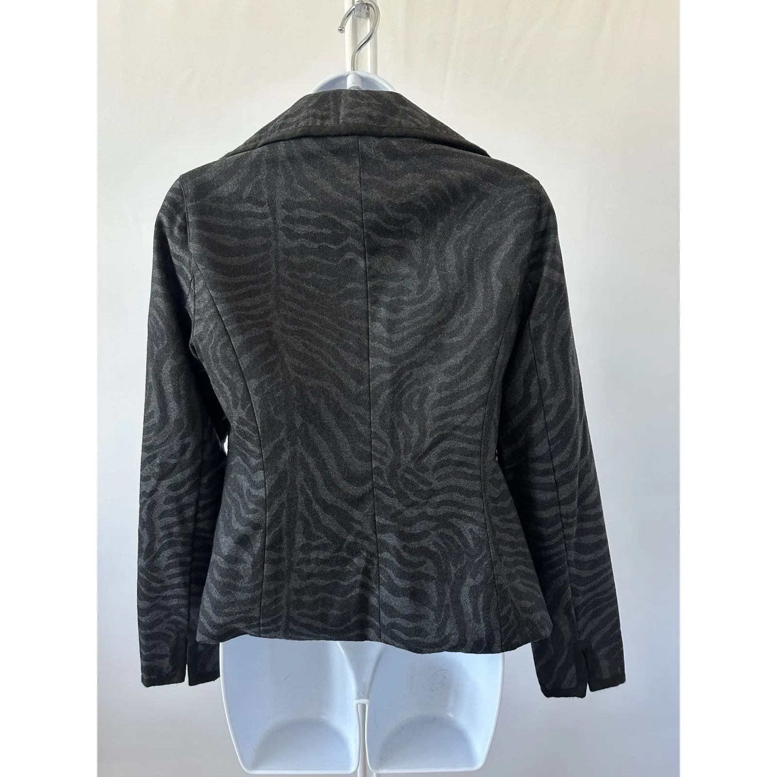 NINA MCLEMORE Gray Black Tiger Print Wool Bl Blazer, Sz: 2 OfficeLuxury (b47) - Image 4