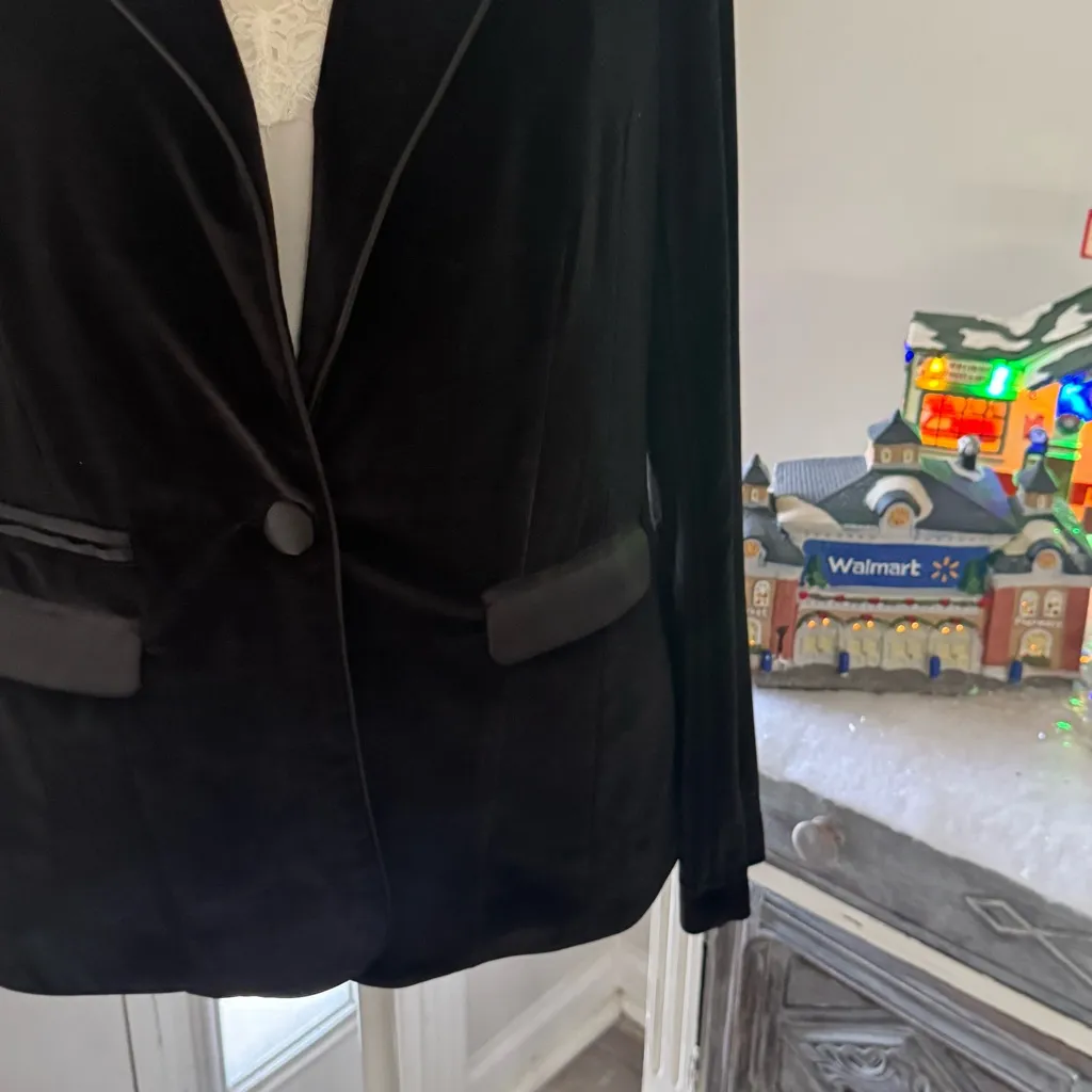 Fate Black Velvet Women's Blazer size large - Image 5