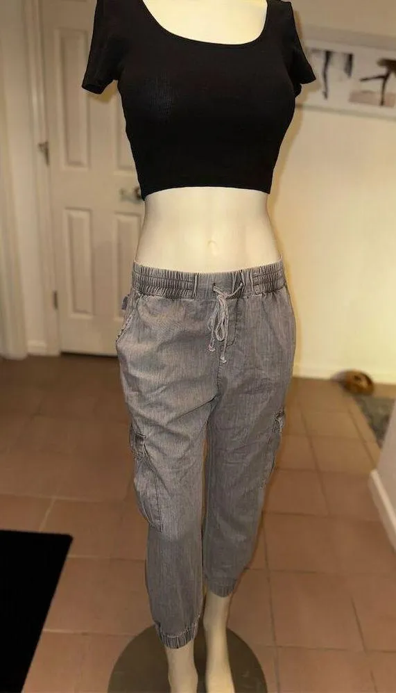 Dress Forum  Women's Gray Cargo Pants Size M Elastic Waist Drawstring - Image 2