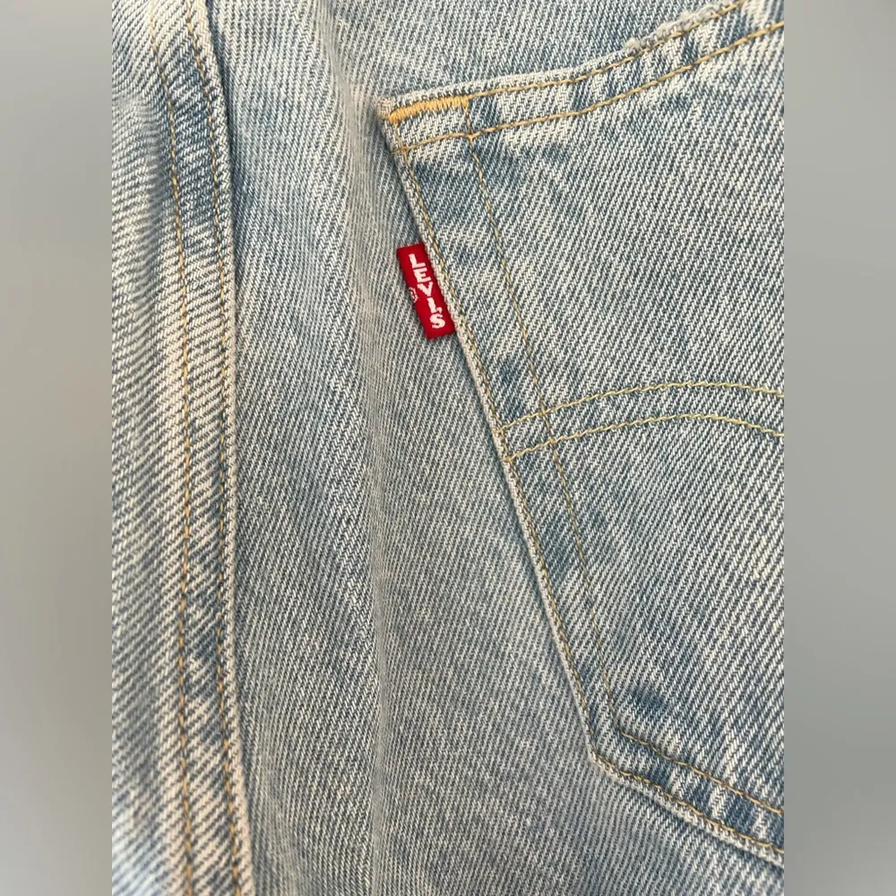 LEVI'S 501® '90s Women's Jeans, Shout Out Stone - Medium Wash; W 25”/L 30” - Image 6