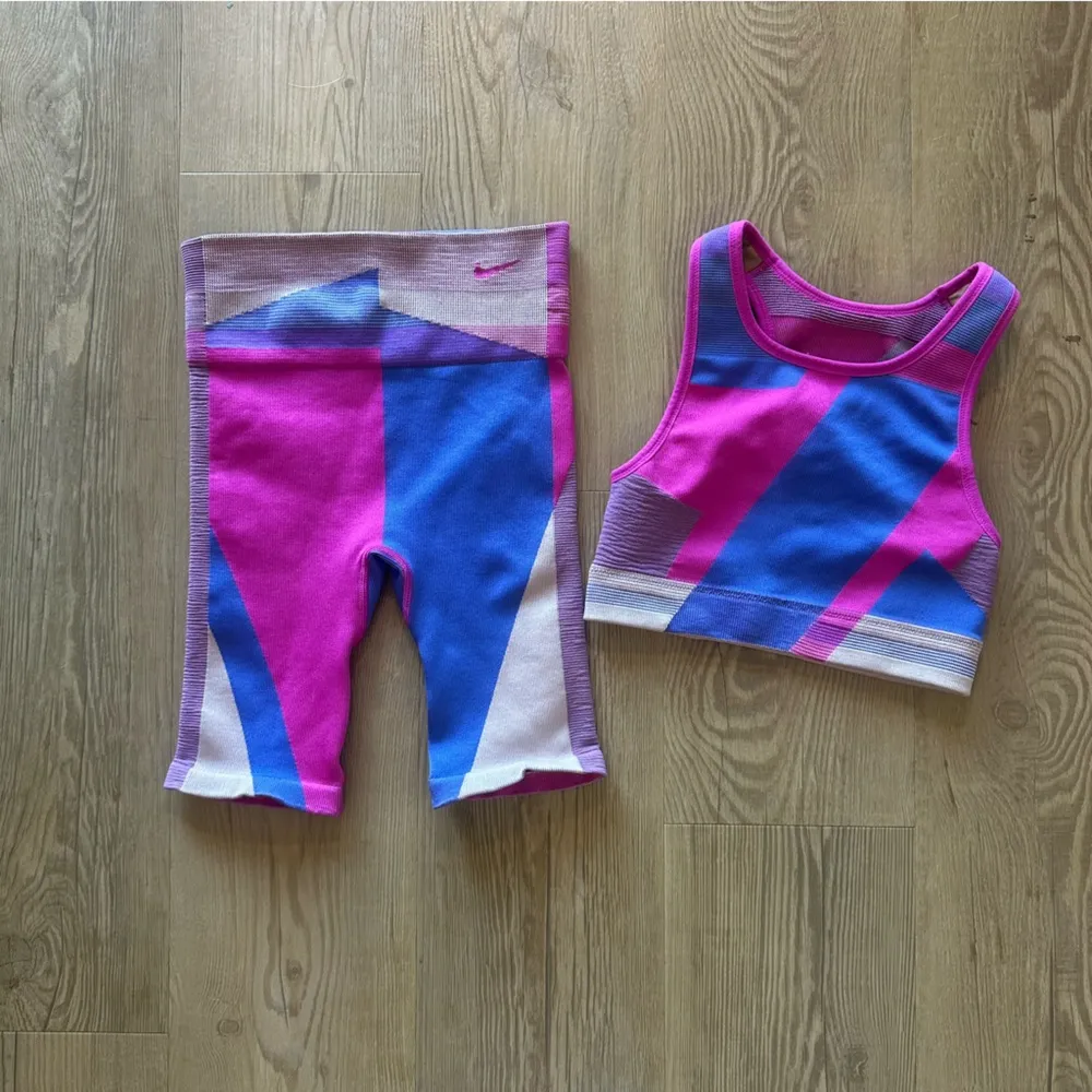 Nike Womens Icon Clash Set Bike Shorts and Top Sports Bra size small and medium - Image 2