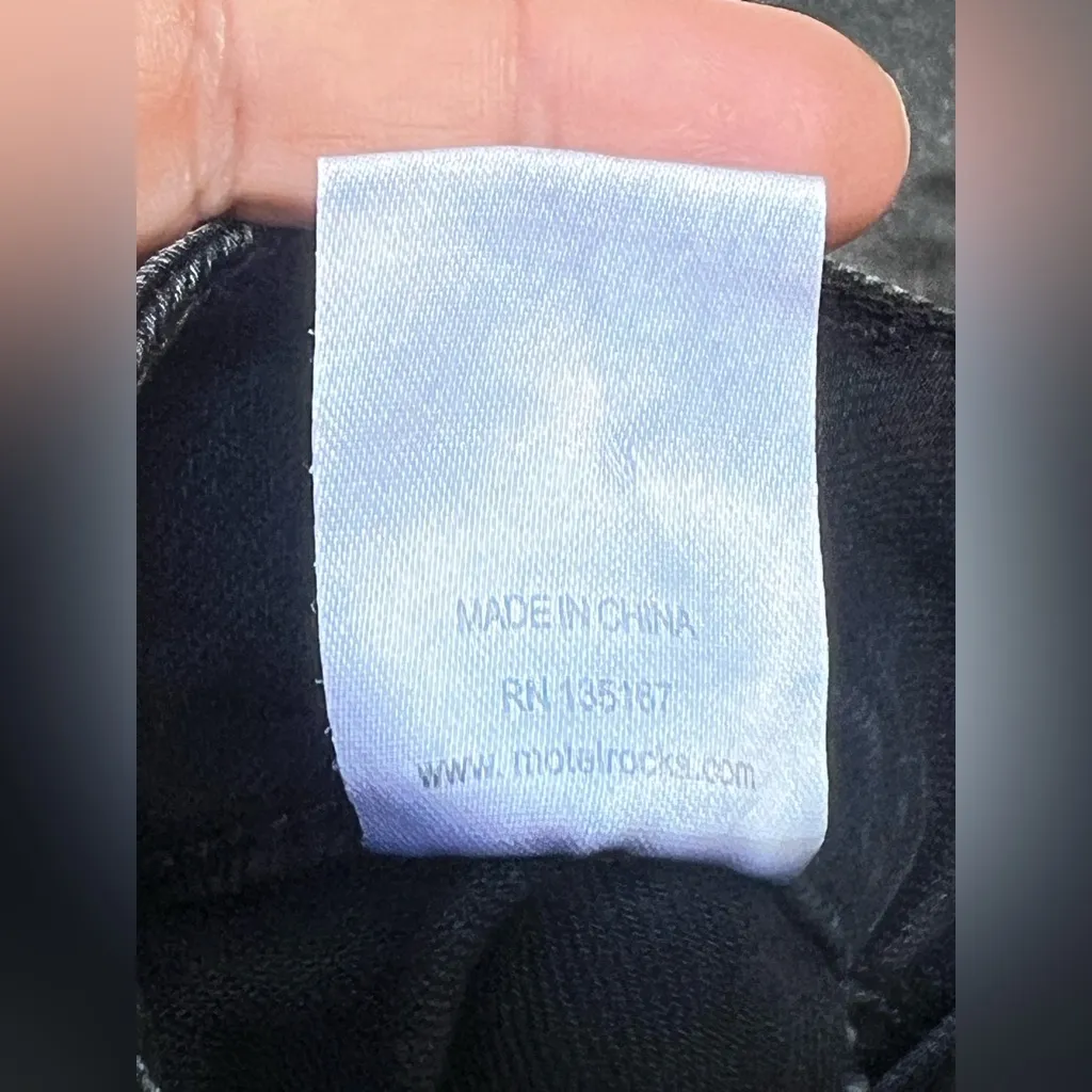 MOTEL Rocks Seam Split Jeans In Black Wash - Image 8