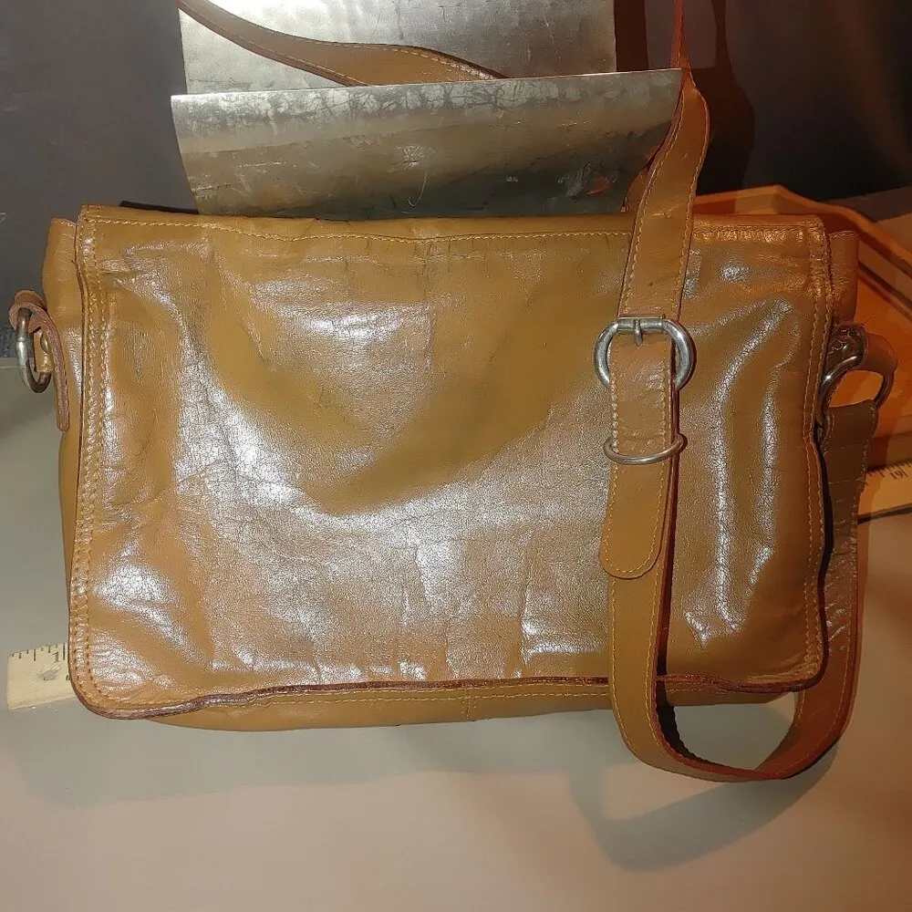 Vintage ASOS Tan Leather Crossbody Bag With Adjustable Strap Zipper Pocket India - Image 6