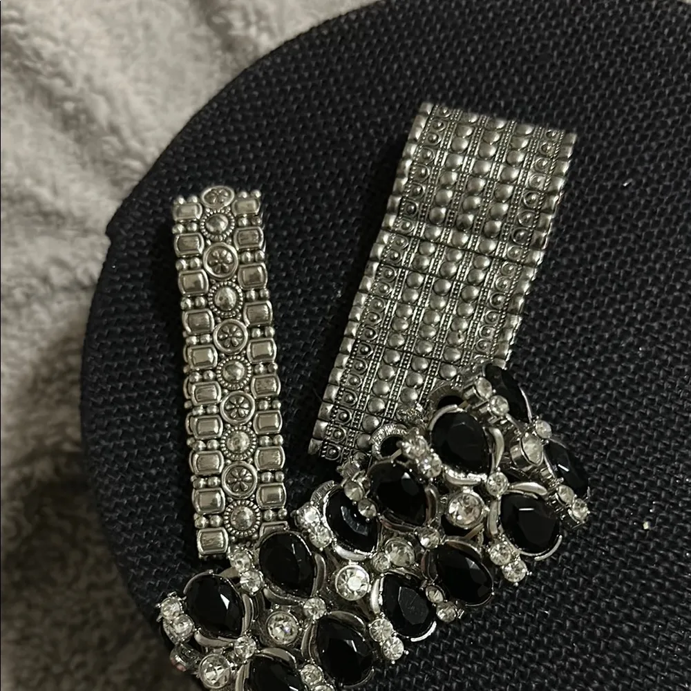 Elegant Silver and Black Bracelet Set - Image 9