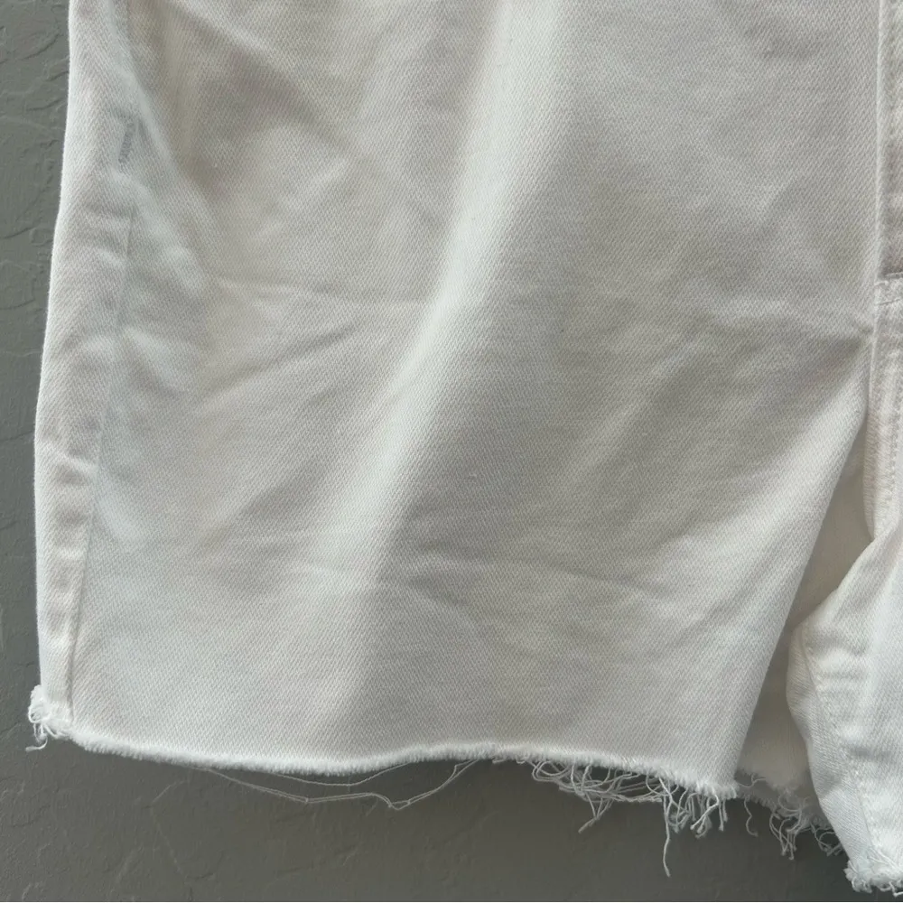 Universal Thread white cut off boyfriend shorts size 8 R - Image 5