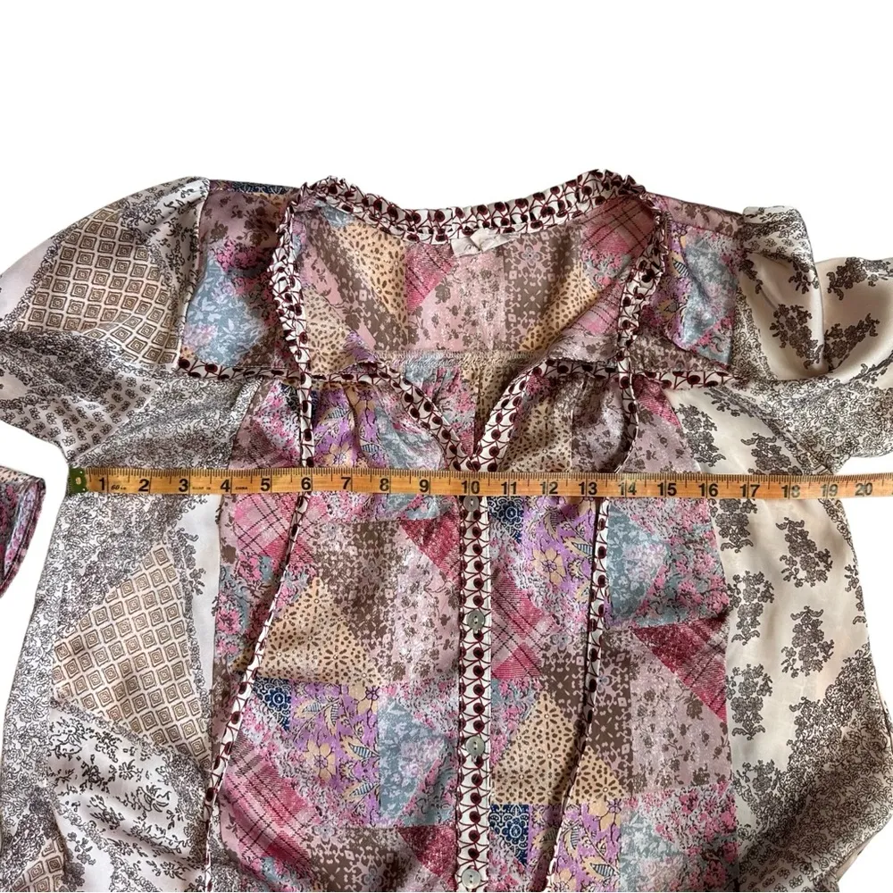 Mystree Boho Silky Satiny Pattern Print Bell Sleeve Blouse Size Small - Image 3