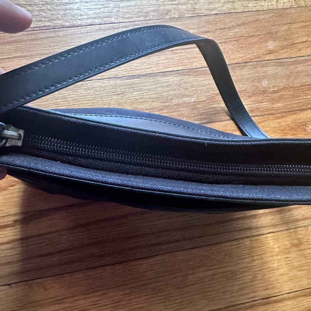 Tommy Hilfiger Black Shoulder Purse - Image 5