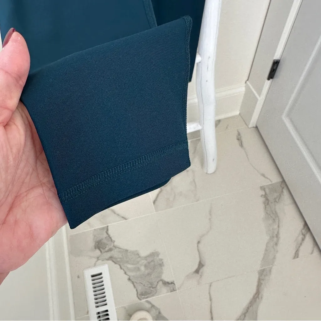 Old Navy Active Elevate Go-Dry Leggings in Teal Size Large - Image 4