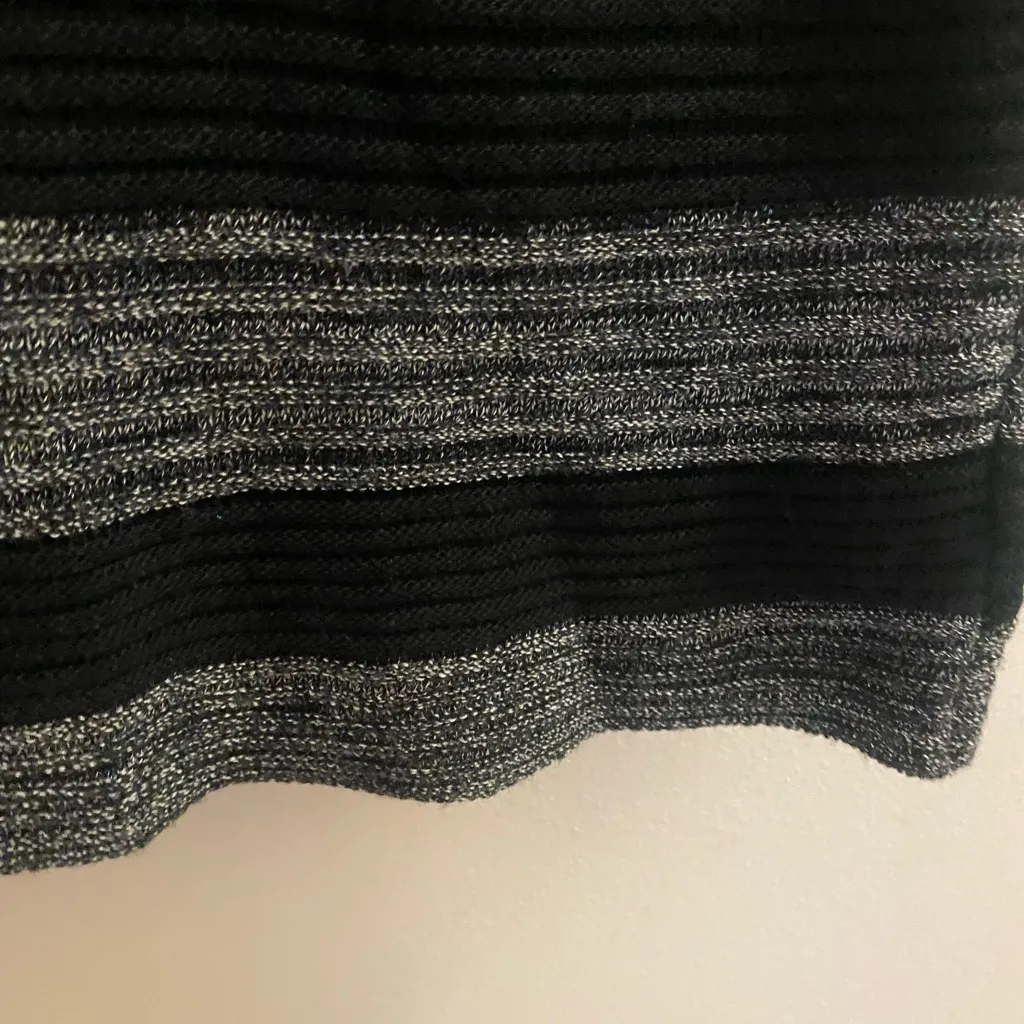 Chelsey Womens Short Sleeve Black Cowl Neck Sweater S Small 34” Gray Accents - Image 5