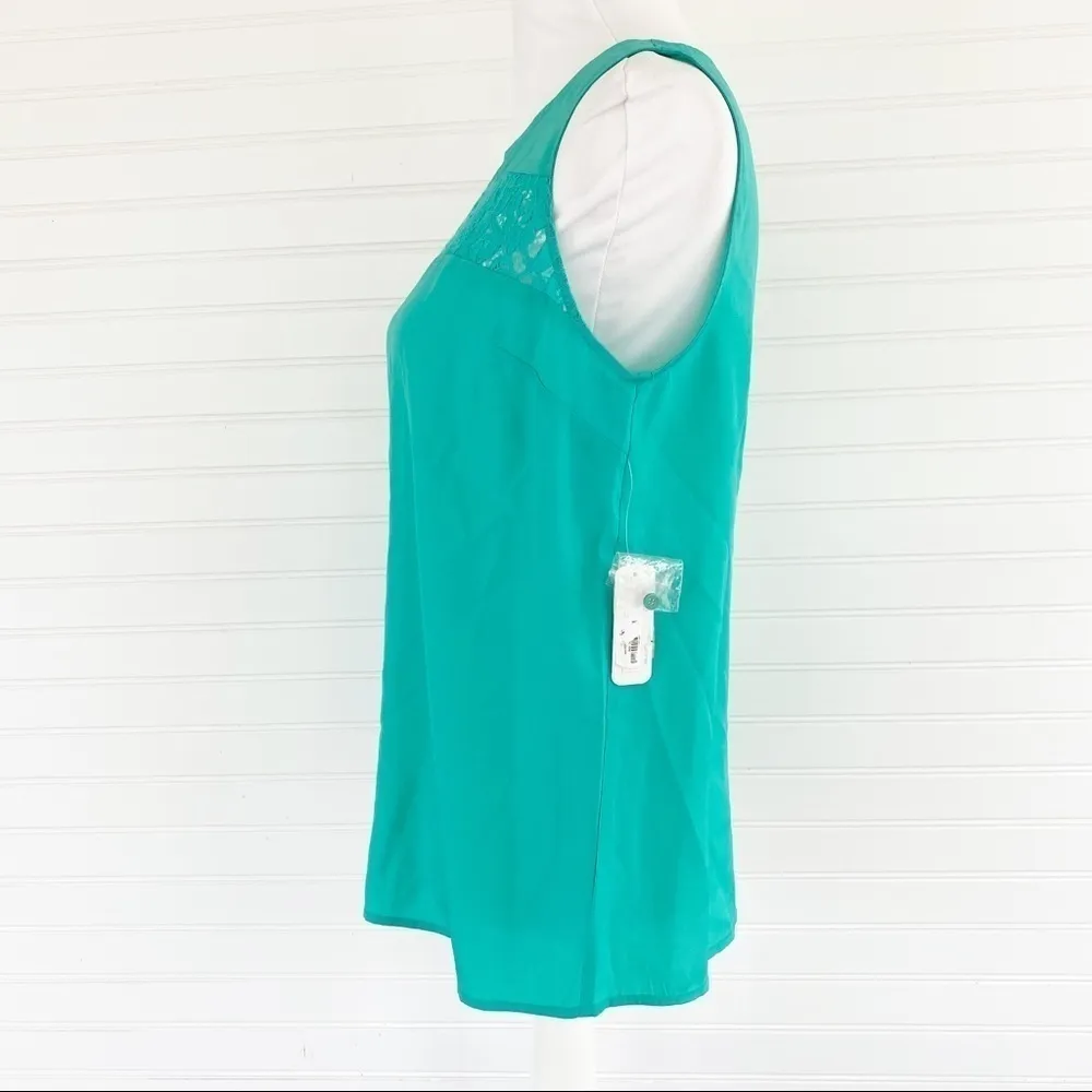 Sleeveless blouse lace front Size Medium NEW - Image 2