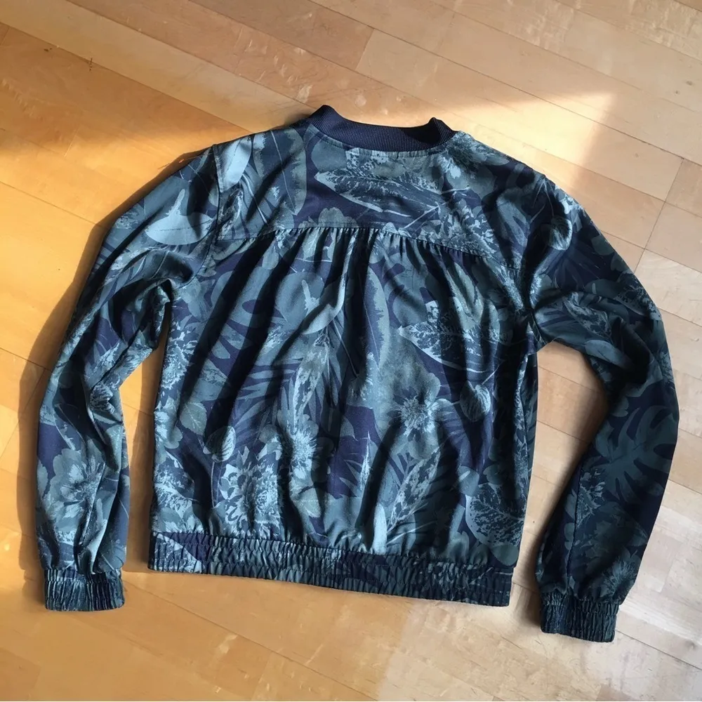 Old Navy Active Leaf + Floral Bomber Jacket, Green, Black, Silver, Size M - Image 2