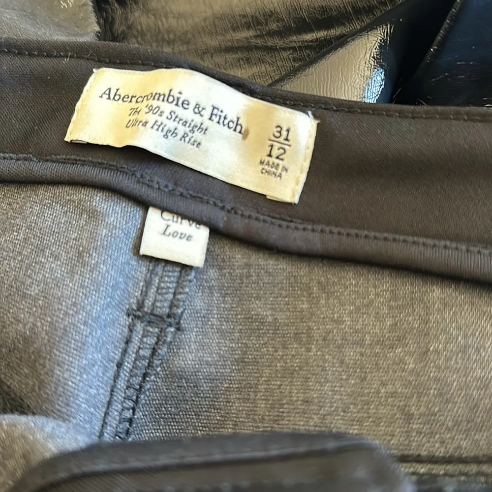 NWT  Abercrombie & Fitch The 90s Straight Ultra High Rise Faux Leather Pant - Image 9