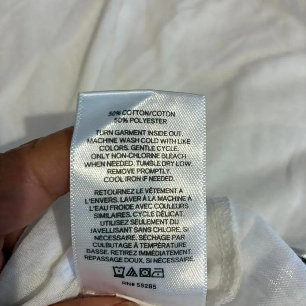 NWT White Express One Eleven Sequin T-Shirt with New York Paris London. Design S - Image 4