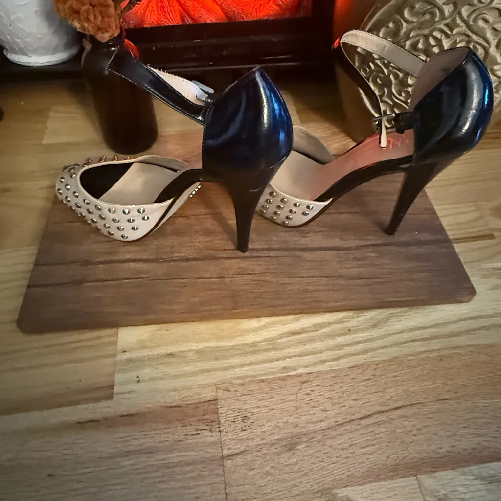 Rock Republic Studded Beige and Black Heels 4” heel - Image 4