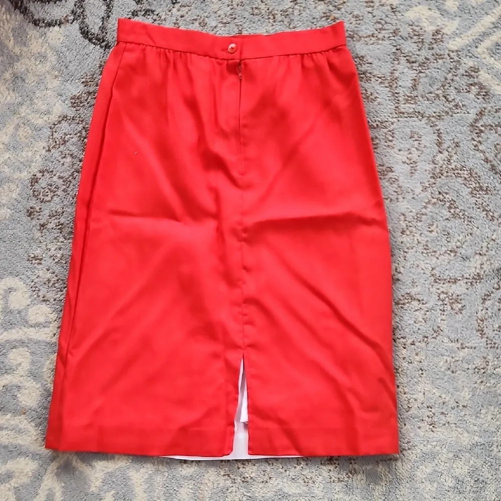 Vintage Red Blazer and Pants Set with Feather Accent Size undefined - Image 6