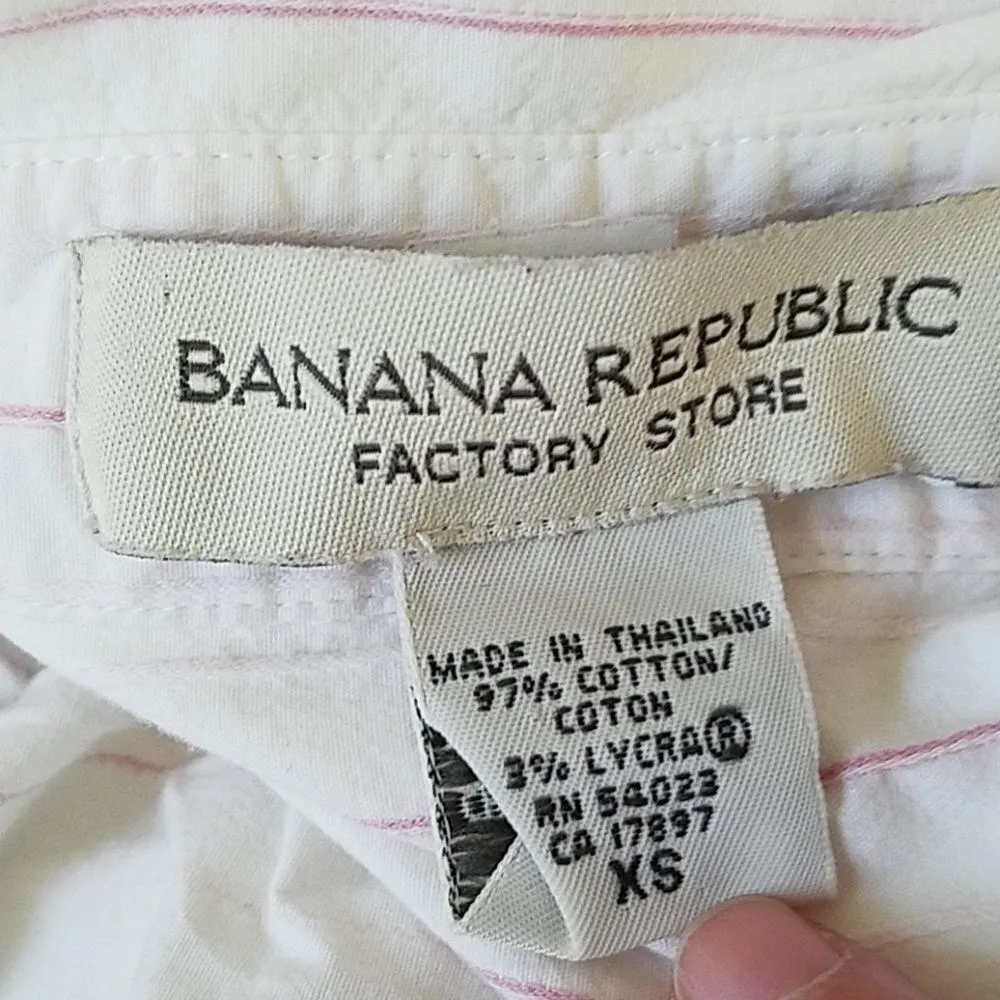 𝅺Banana Republic Button Down Blouse Size XS White/Red Stripe - Image 3