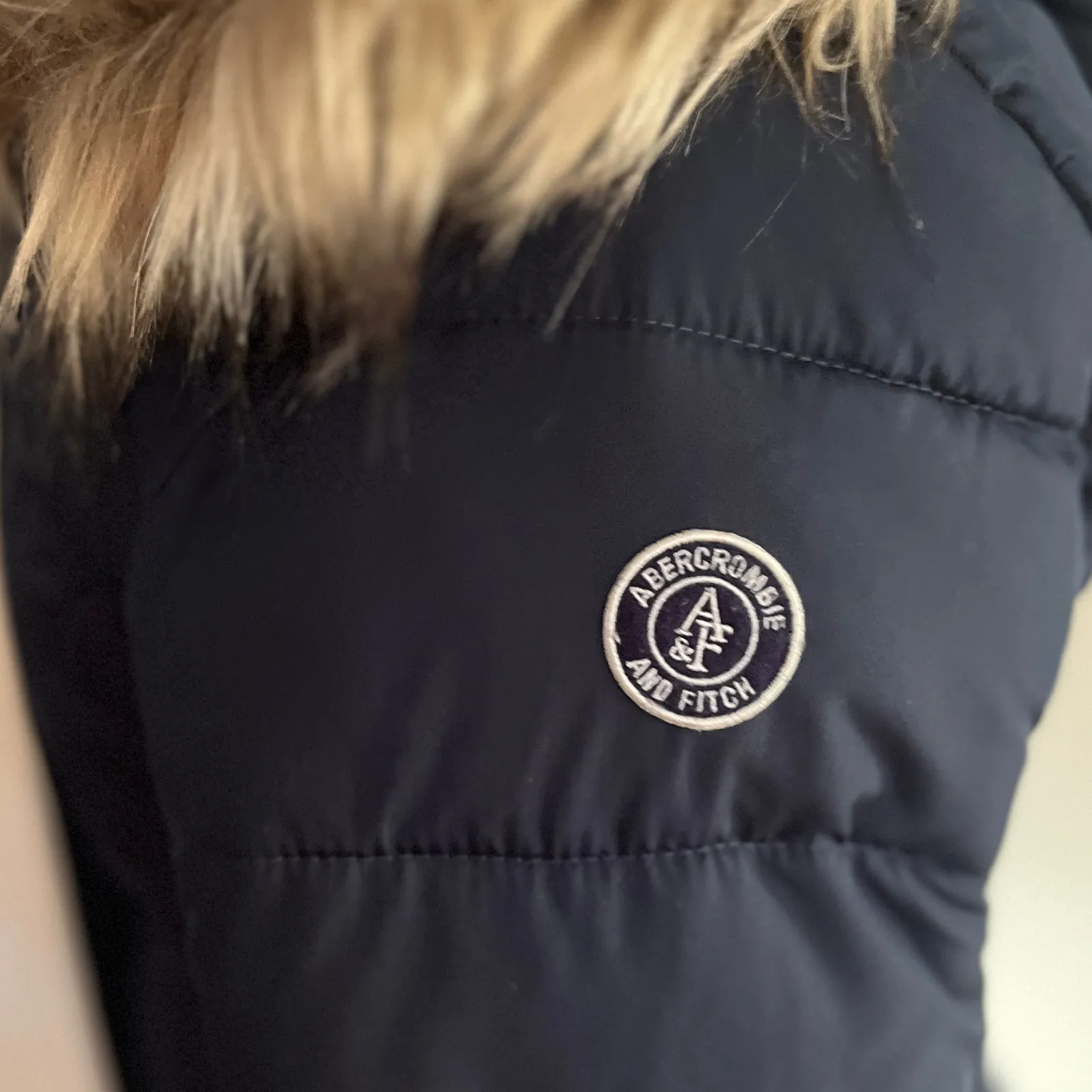 Abercrombie | Navy Faux Fur Hood Puffer Jacket | Size S | 2010s Winter Coat - Image 6