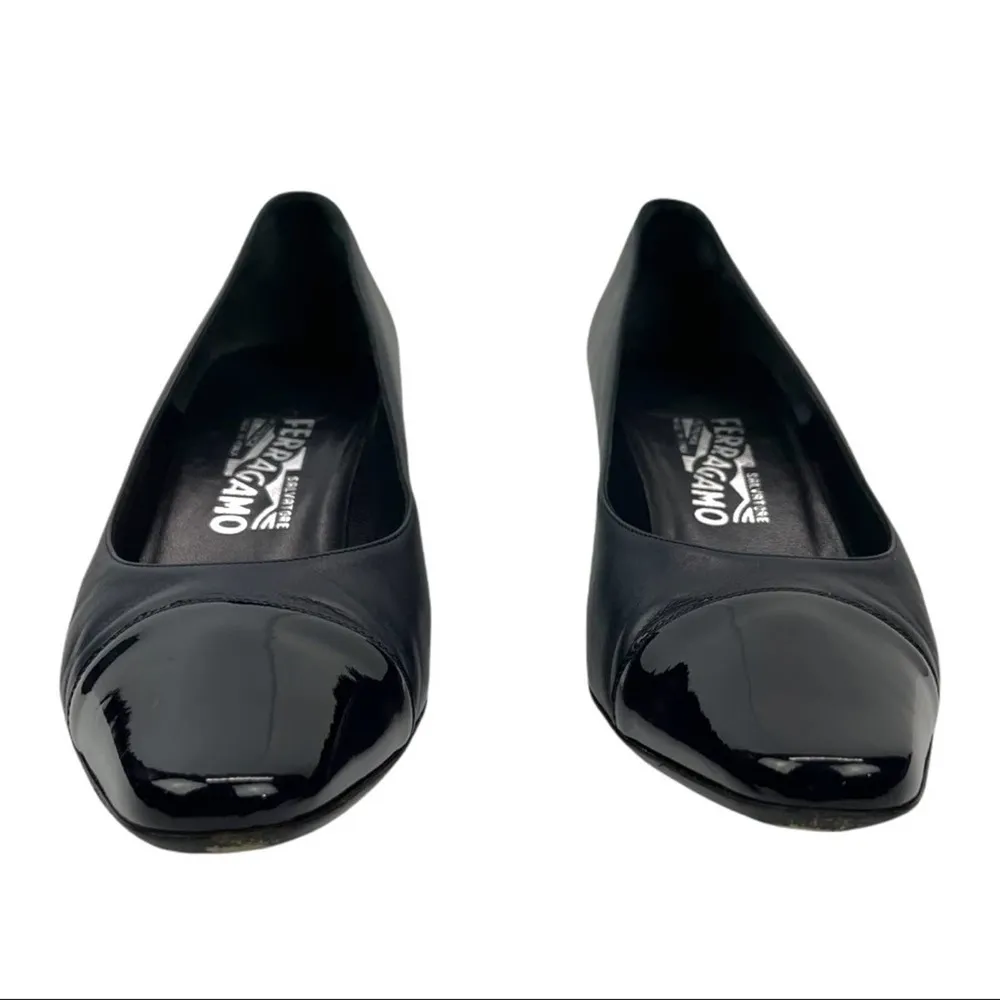 VTG Salvatore Ferragamo Navy Dual Texture Patent Cap Toe/Leather Heels Pumps 9 - Image 3