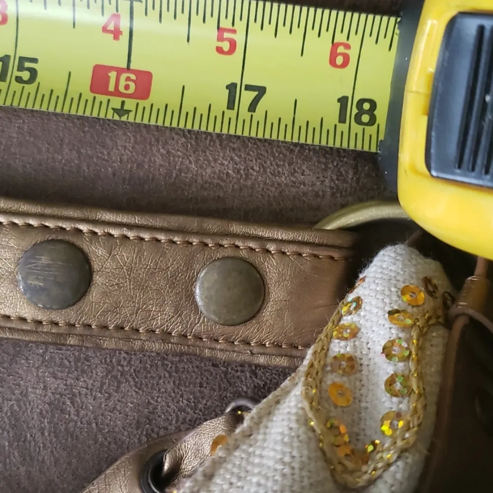 Purse. (B) Gold - Image 12