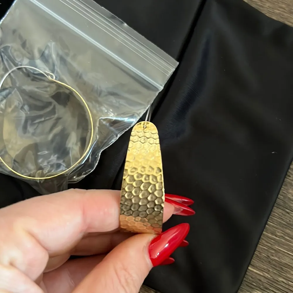 Rippled swinging hoop, gold - Image 2