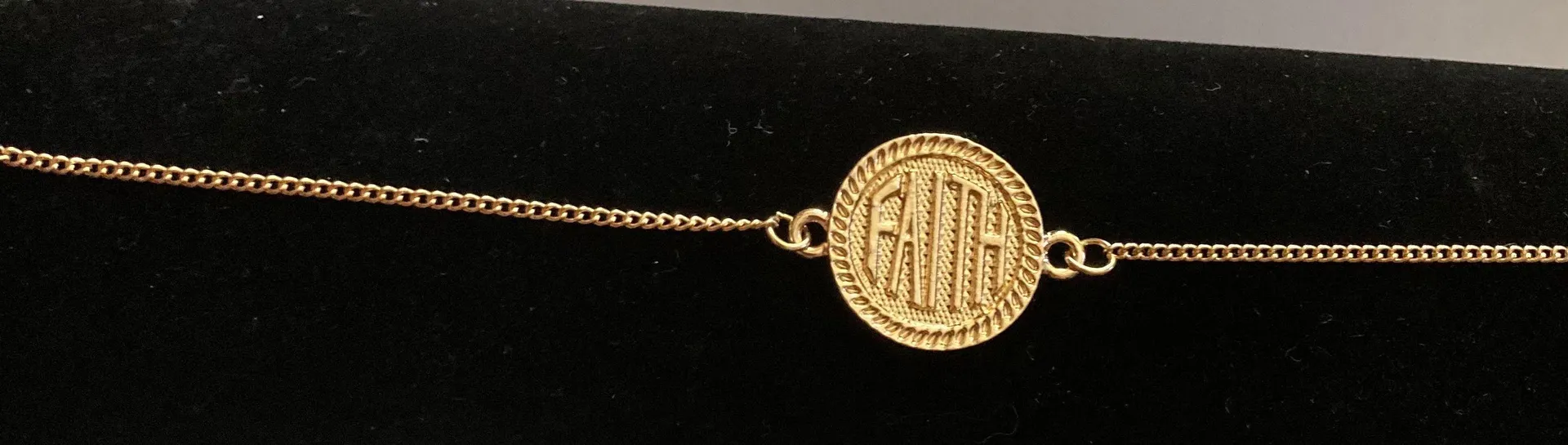 Faith Bracelet features the word Gold - Image 3