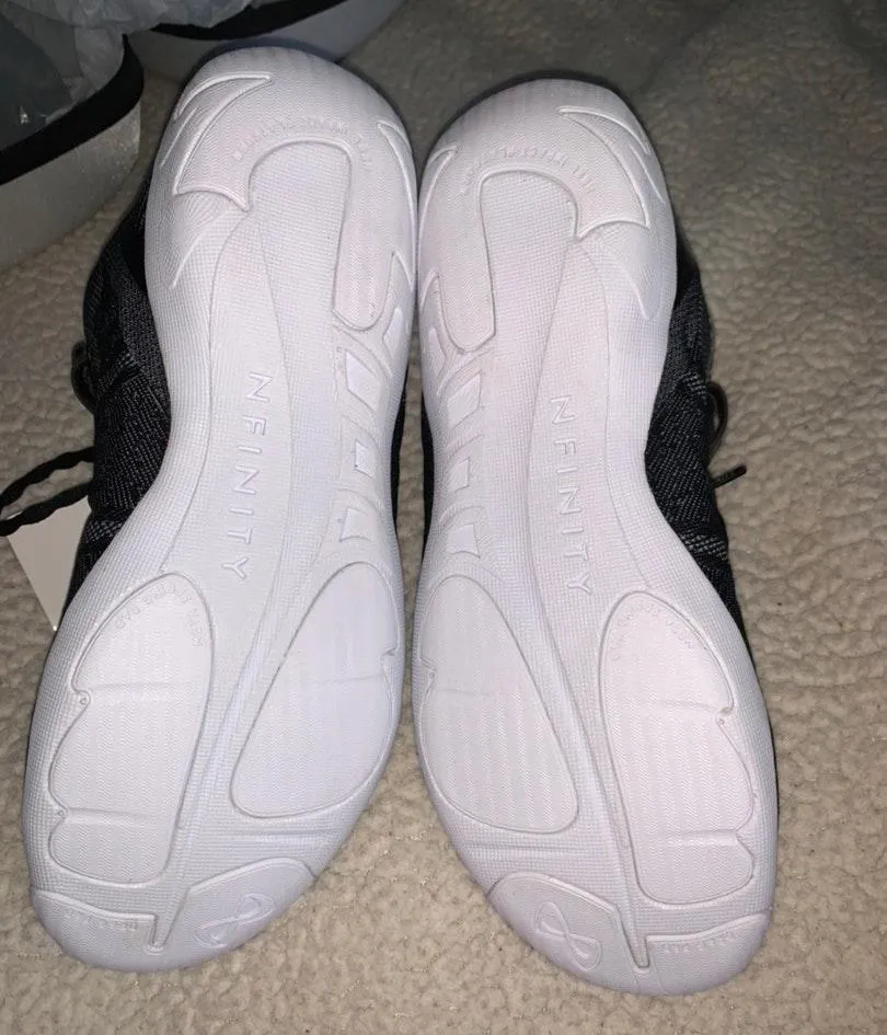 Hightop Cheer Shoes Black Size 9 - Image 3