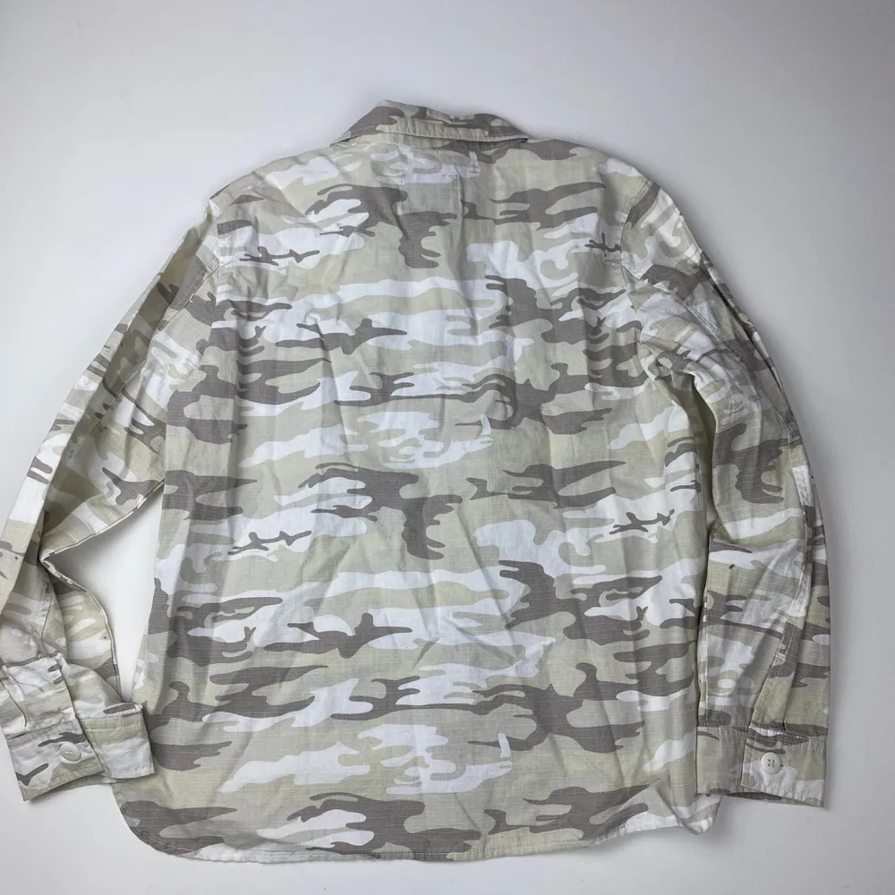 Sanctuary Neutral Color Camo Shirt Size L - Image 9