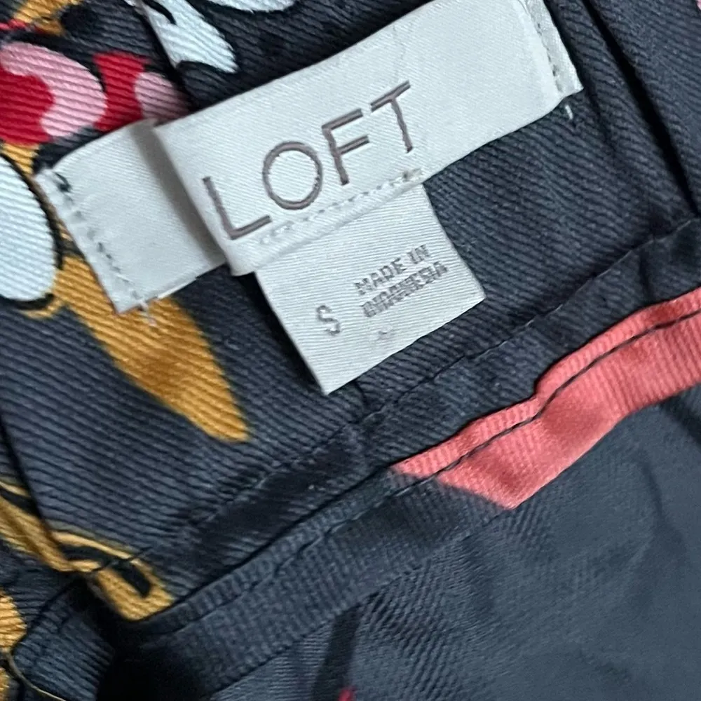 Loft  • Black Pink Red Floral Skirt - Image 4