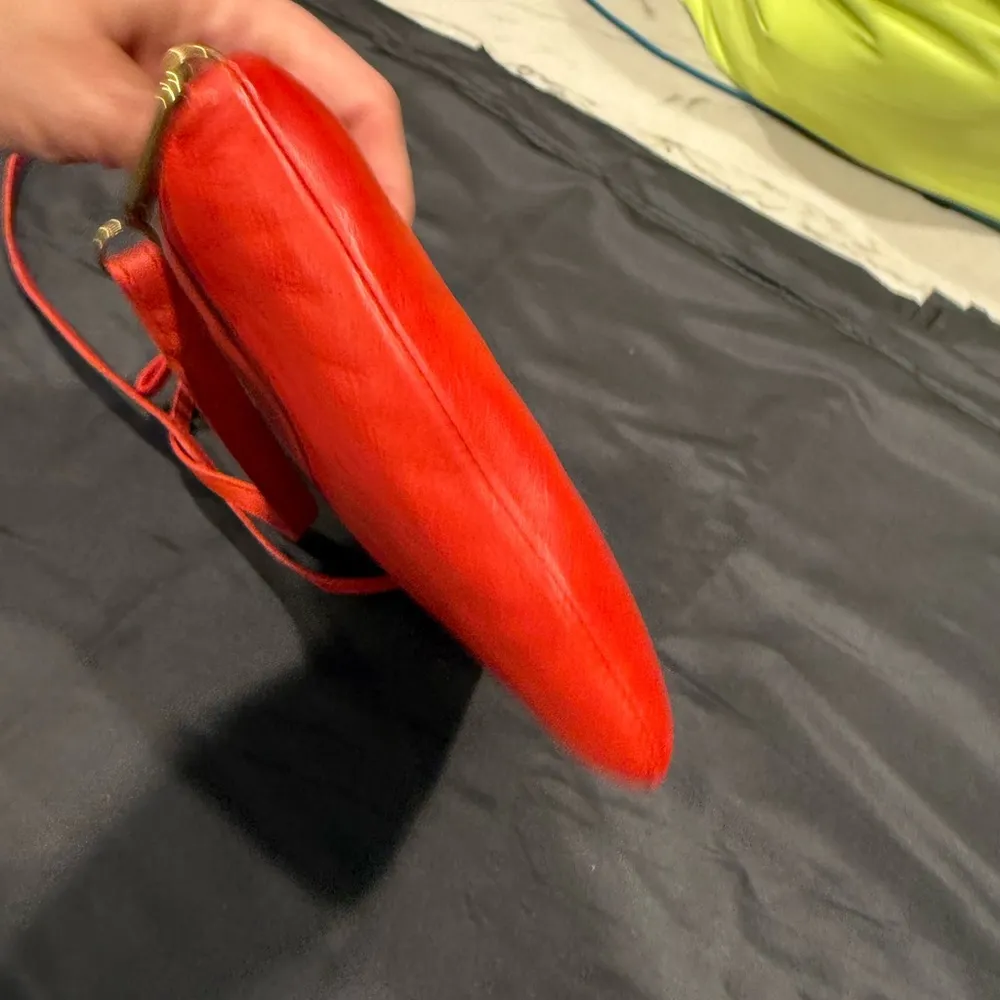 Madewell The Puff Crossbody Bag in Red Leather - Image 16