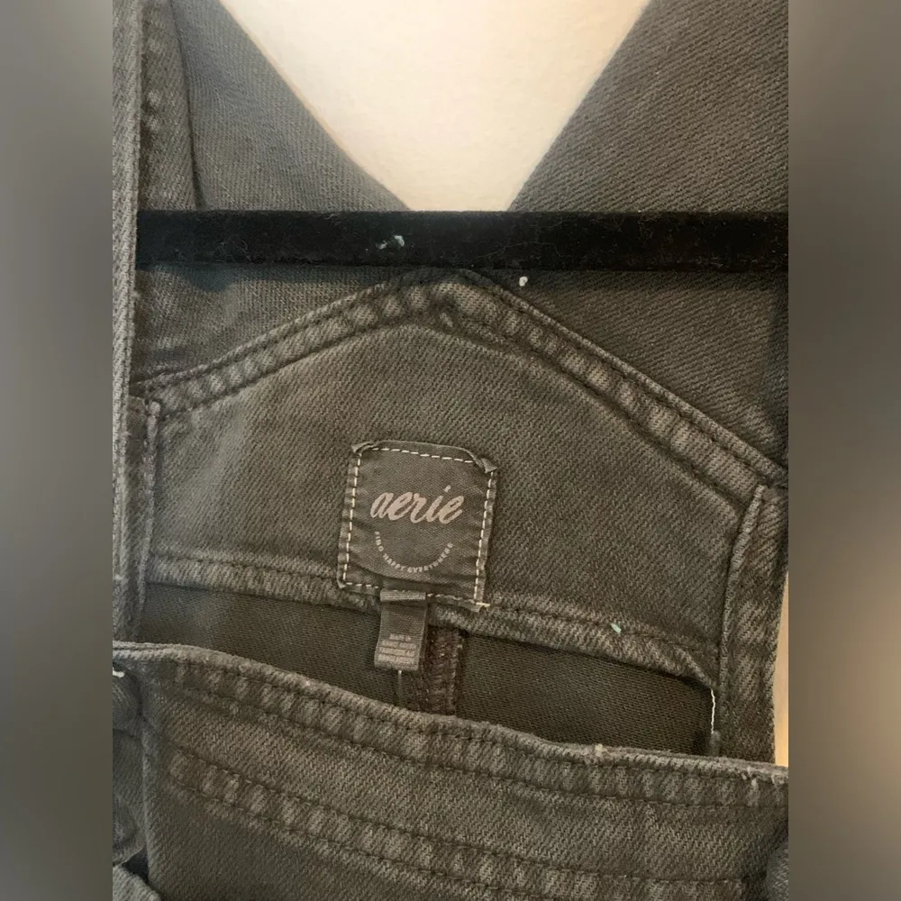 Aerie NWT  DENIM WIDE LEGGED OVERALLS - Image 5