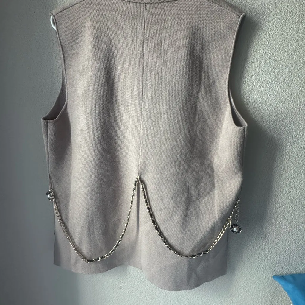 Elegant Sleeveless Vest with Gold Chain Tan Size undefined - Image 6