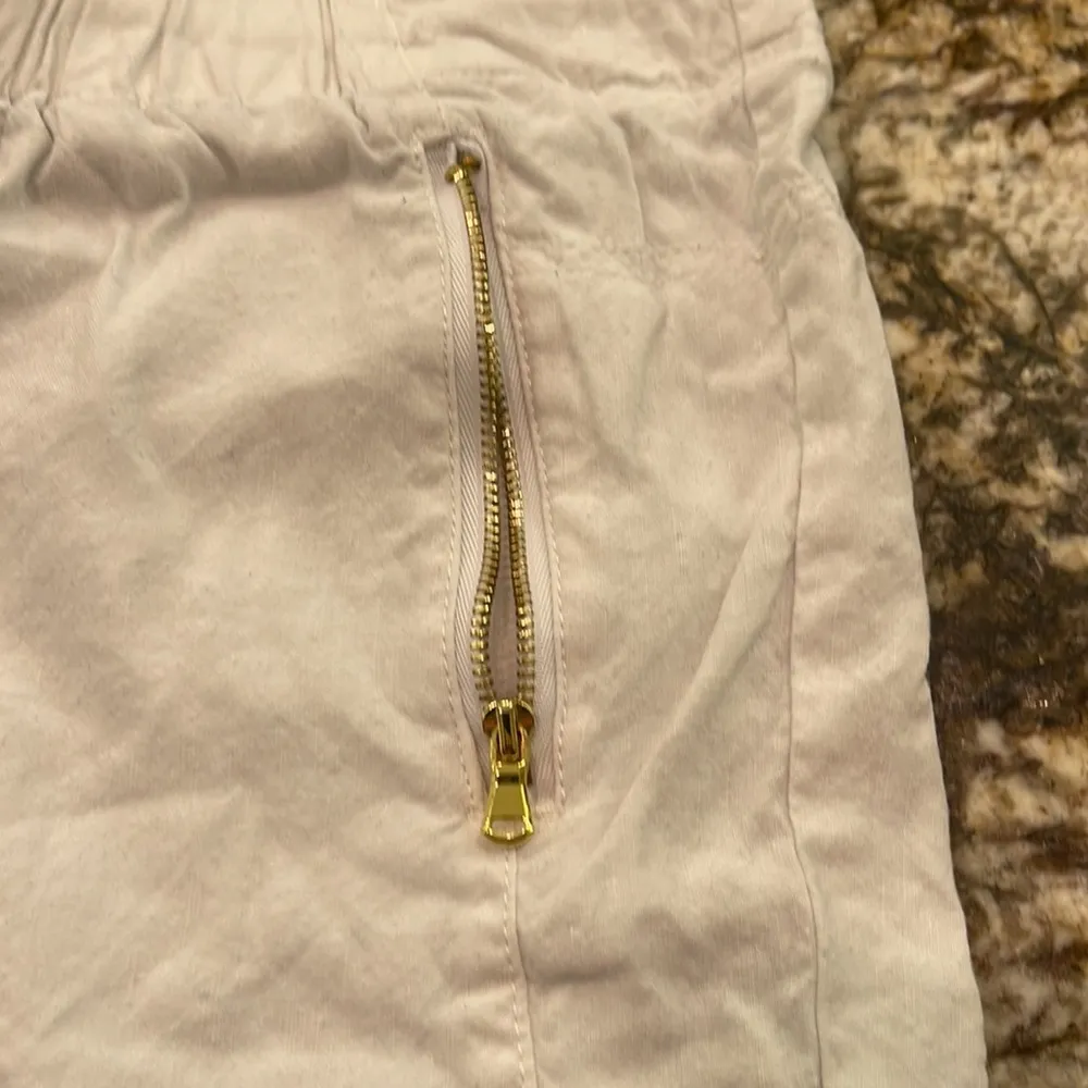 INC International Concepts white shorts with gold zippers and tie front - Image 5