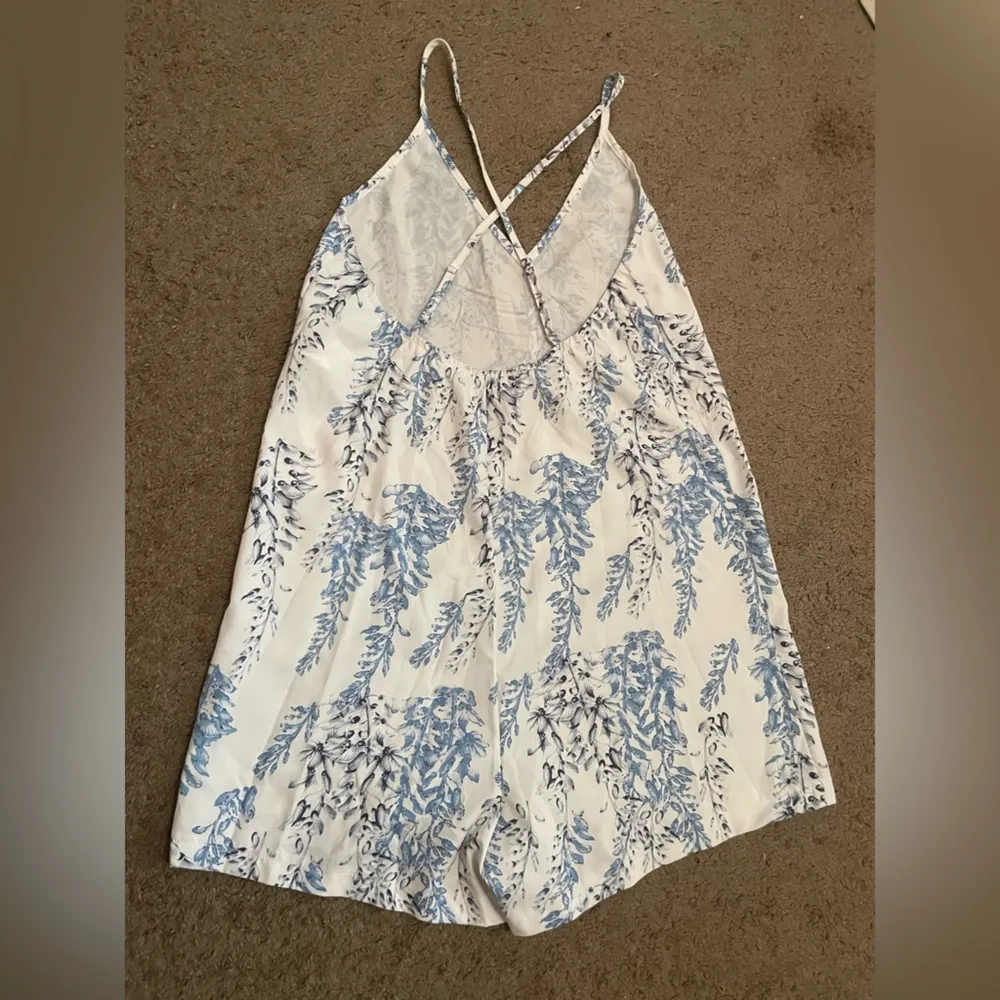 NWT Shein VCAY Full-Print Cross Back White and Blue Floral Pattern Romper - Image 7