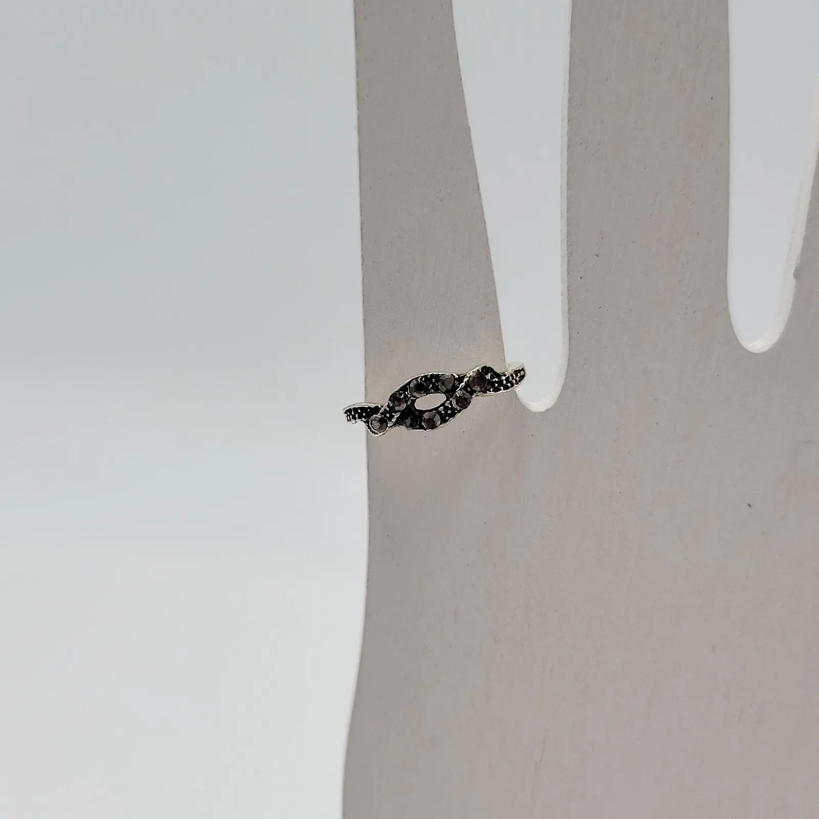 Silver Tone Gray Diamond Gemstone Rhinestone Twisted Knot Ring Fashion Jewelry - Image 8