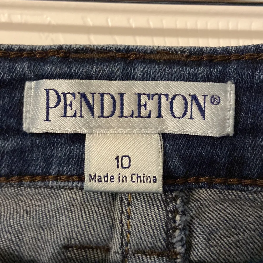PENDLETON Women Pants size 10 inseam 31” excellent condition - Image 3