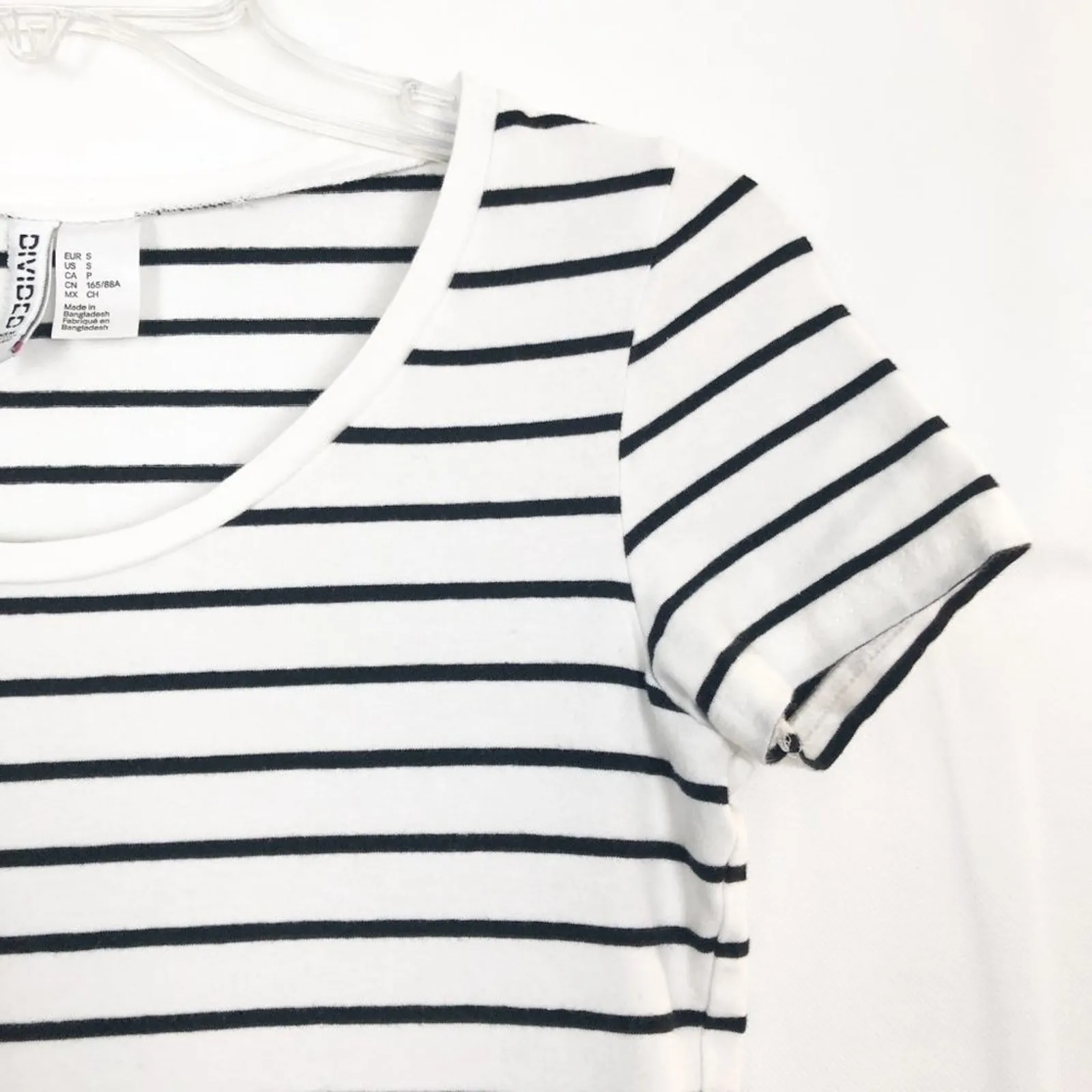 Divided Short Sleeve Striped Basic Top Size Small - Image 2