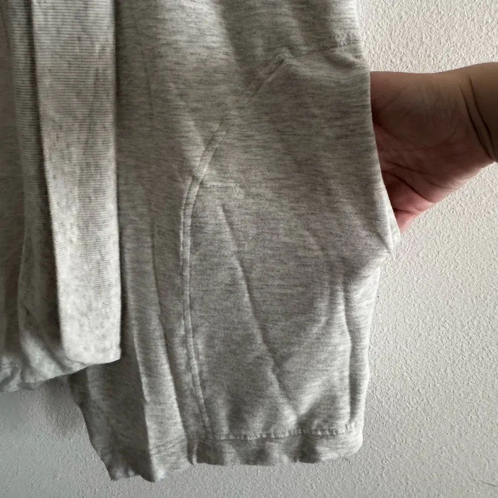 Athleta Pranayama Restore Wrap M Light Grey Heather - Image 7