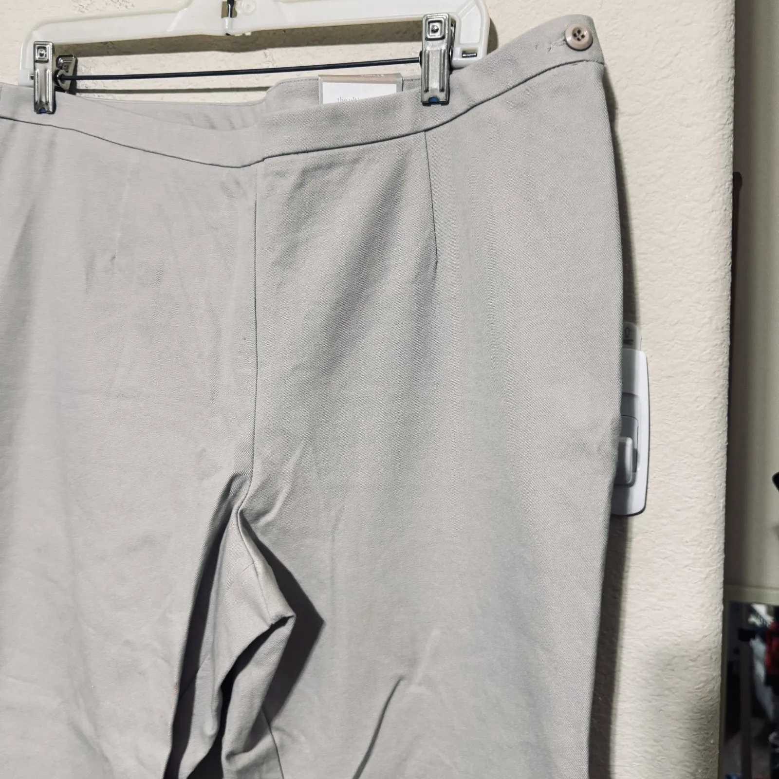 NWT Chicos Ultimate Fit Pants Size 3/XL Khaki Tan Pants Ankle Cropped Beige - Image 2