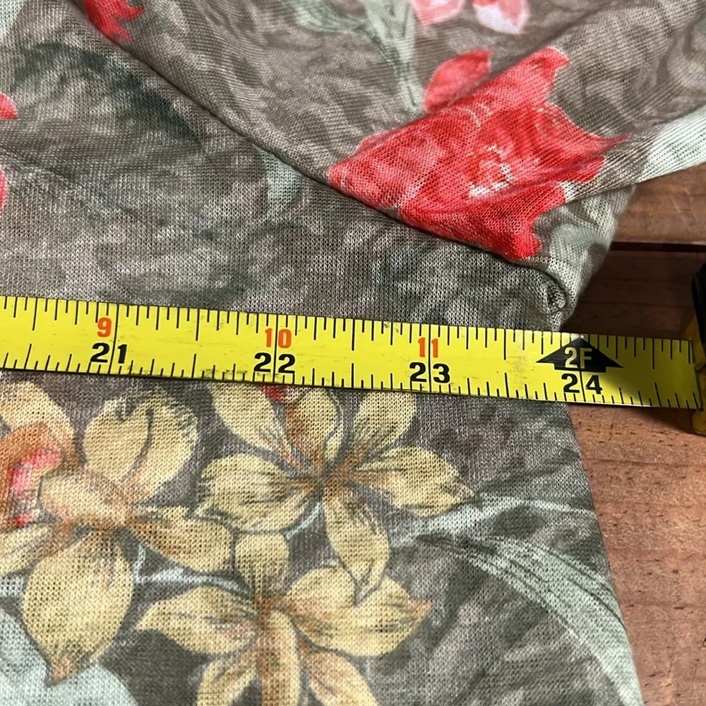 Ruby Rd. Size 1X must haves II embellished floral top thin lightweight tropical Green - Image 4