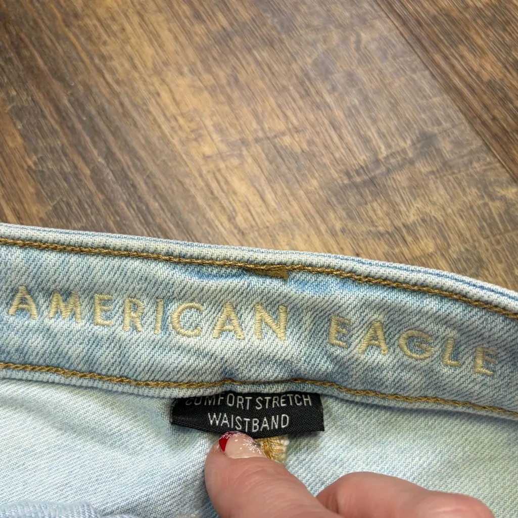 American Eagle Mom Shorts Denim Jean Comfort Stretch Waistband Size 4 Distressed - Image 5